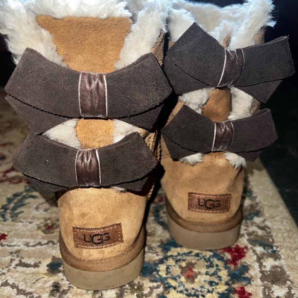 Bailey Bow Uggs - Picture 5 of 5